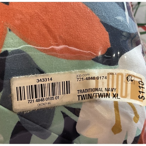 Reversible Twin XL Comforter Set - New - 2 Piece Set Comforter & Sham - Picture 5 of 7